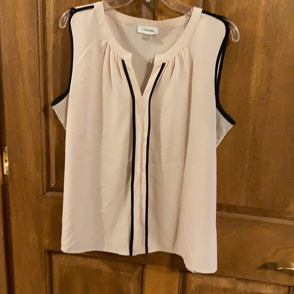 Calvin Klein Top Size XL. In great condition